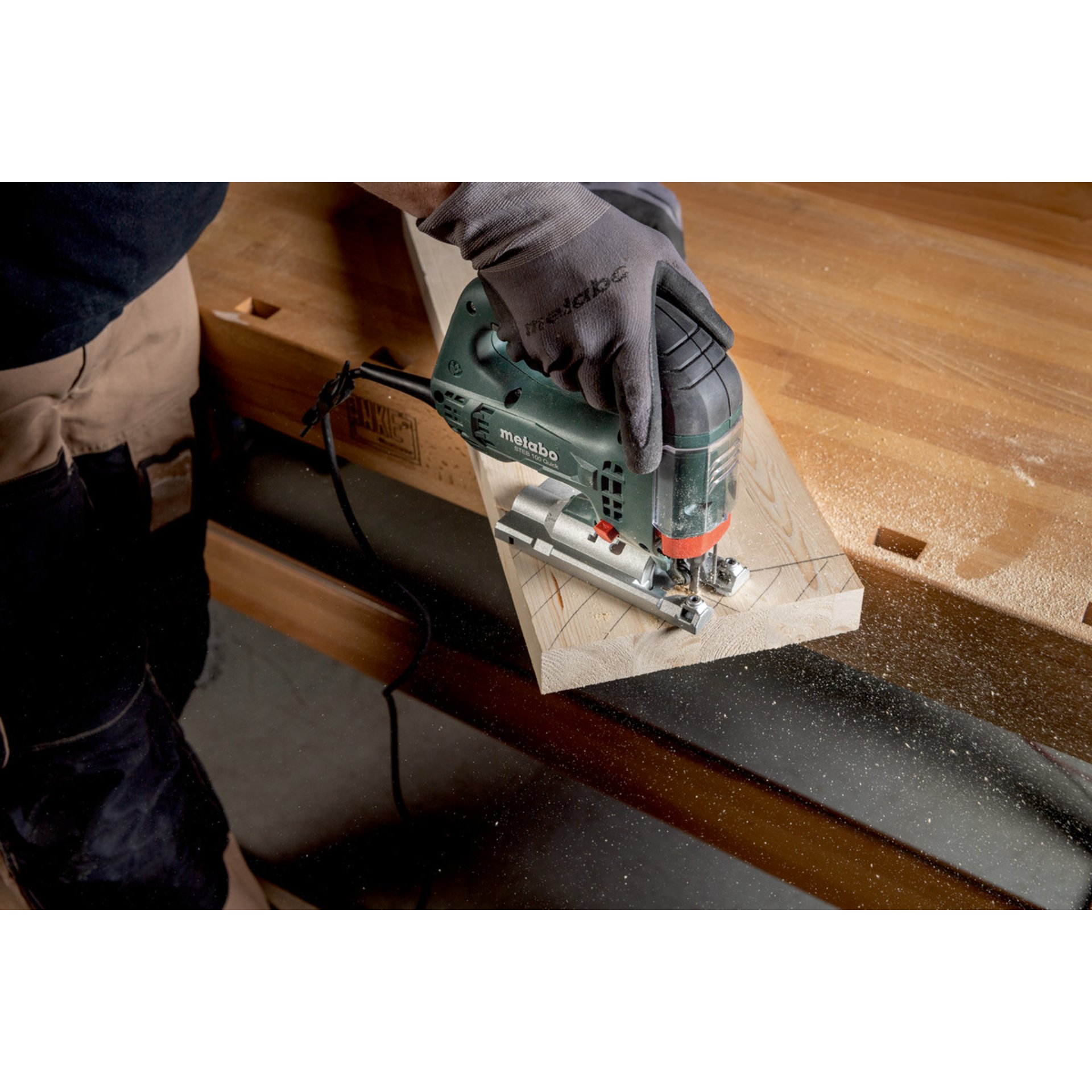 Holz, Drinnen, Innenarchitektur, Elektrische Bohrmaschine, Person