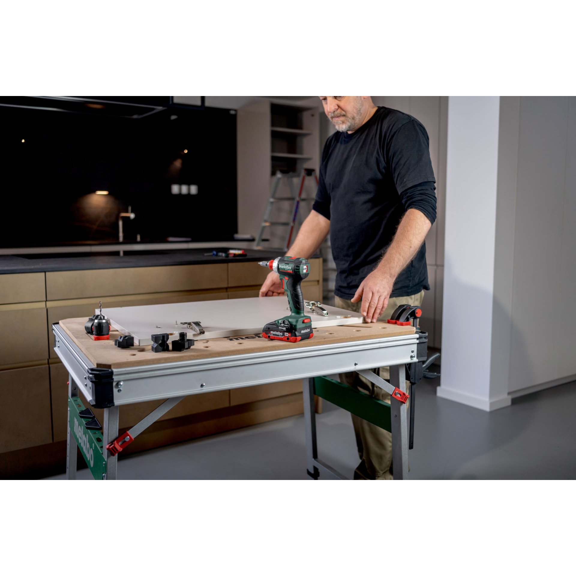 Drinnen, Innenarchitektur, Elektrische Bohrmaschine, Werkzeug, Tabelle