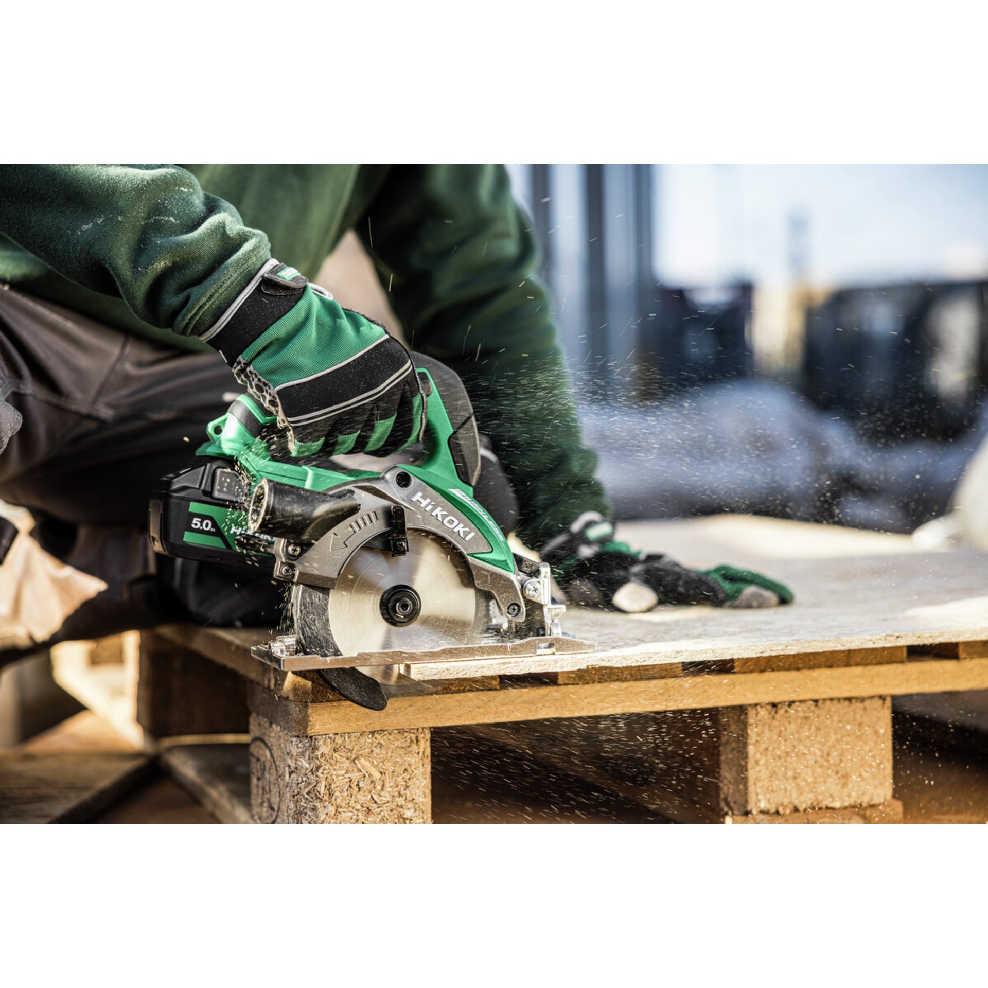 Person, Holzbearbeitung