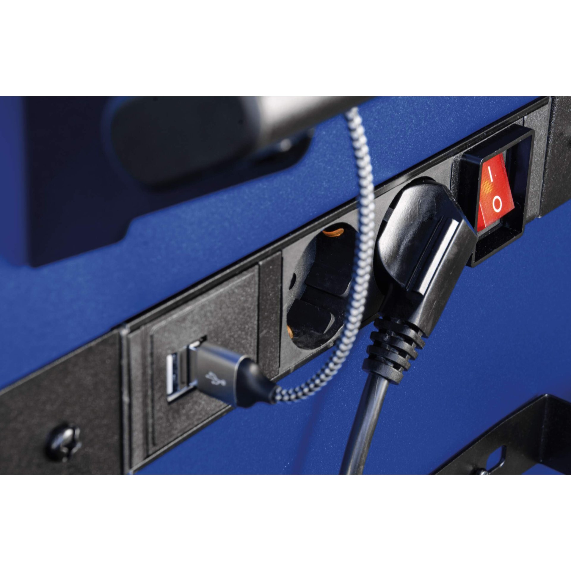 Stecker, Kabel, Netzschalter, Schuko-Steckdose, USB-Port