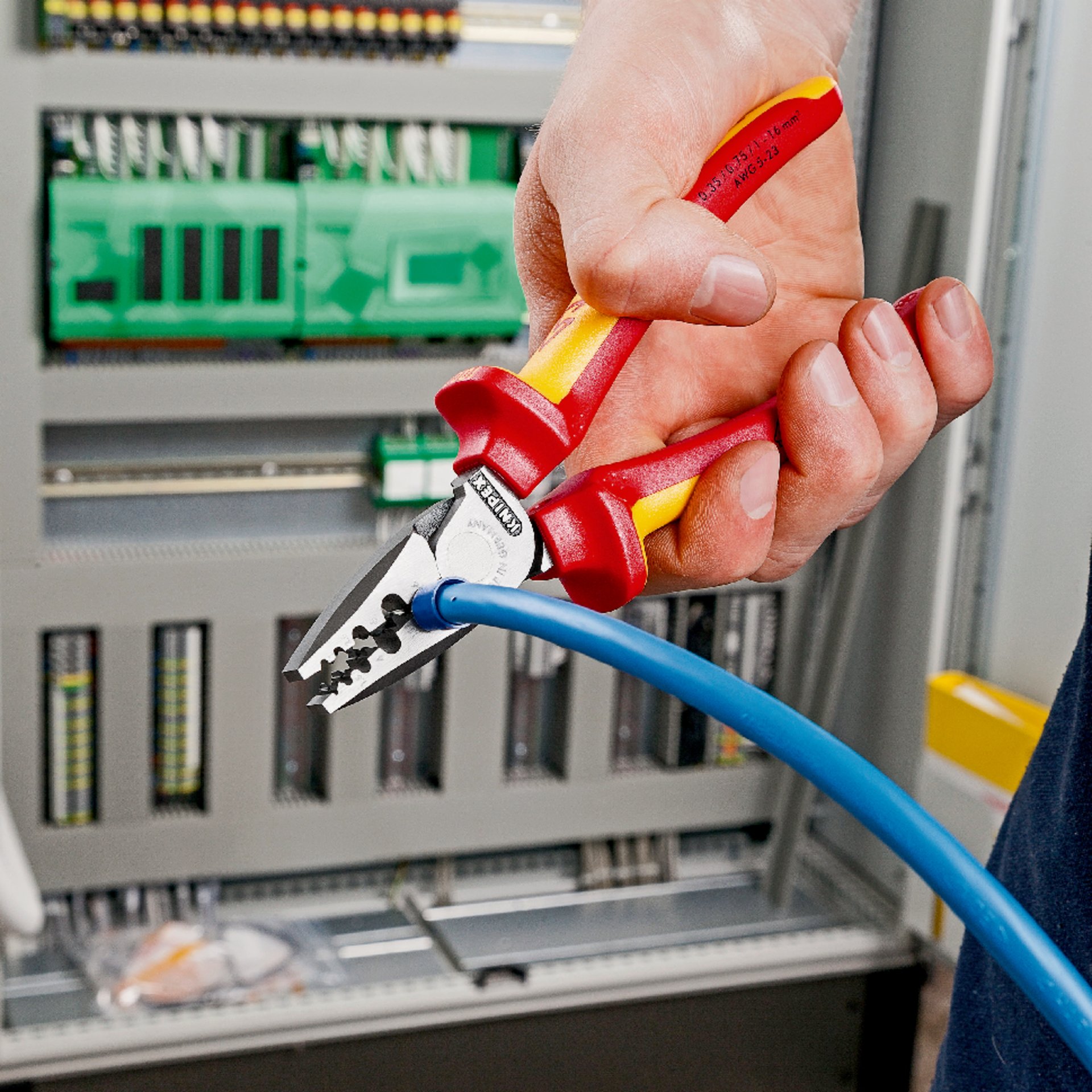 Verkabelung, Elektronik, Hardware, Computerausrüstung, Person