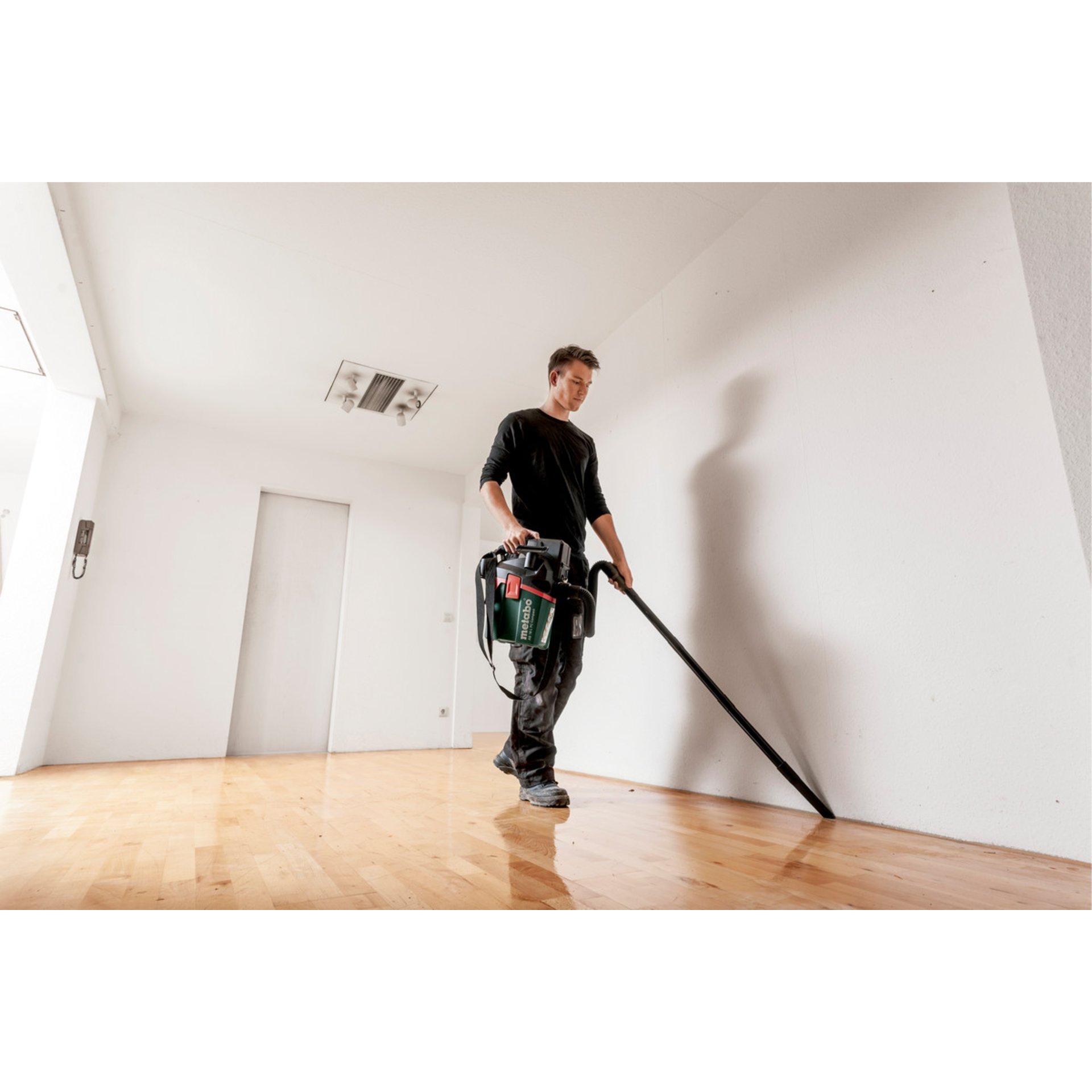 Drinnen, Innenarchitektur, Reinigen, Person, E-Scooter