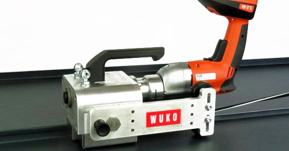 Wuko Trimmer 1080A - Akku Schneidgerät mit Selbstvorschub zum Entfernen von alten Stehfalzdächern