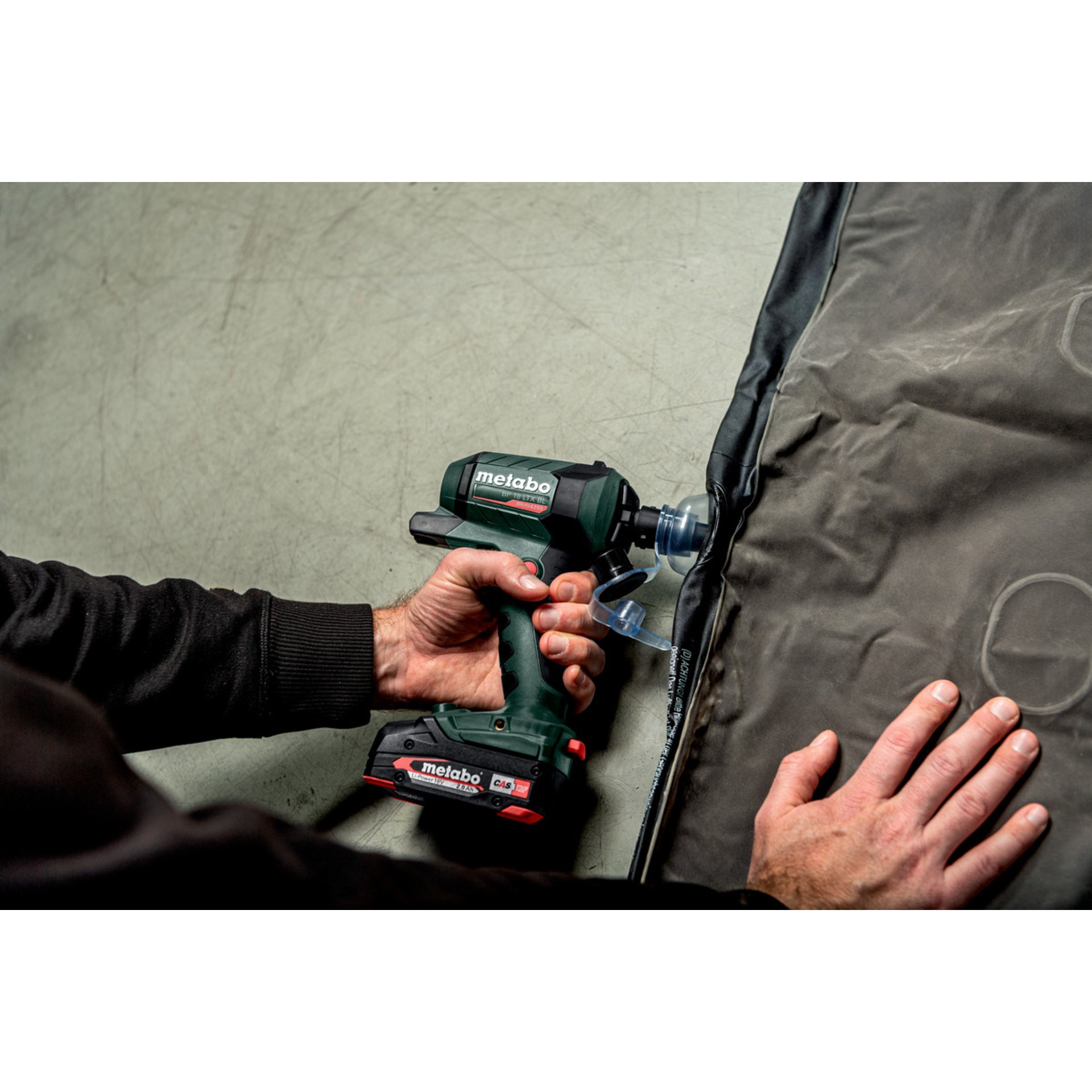 Gerät, Elektrische Bohrmaschine, Werkzeug, Finger, Person