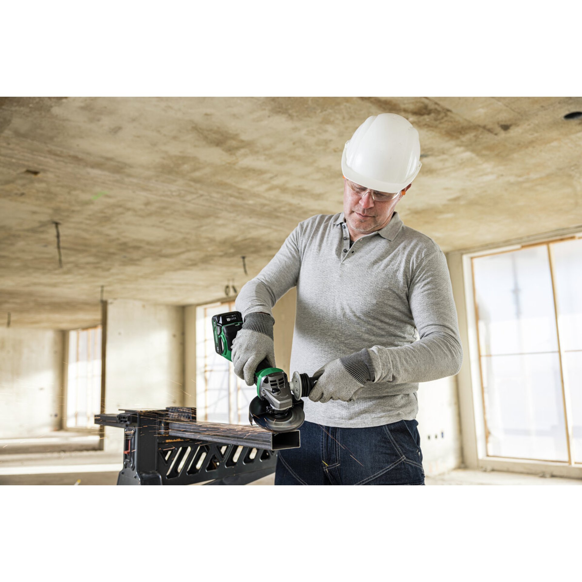 Person, Arbeiter, Handschuh, Elektrische Bohrmaschine, Helm