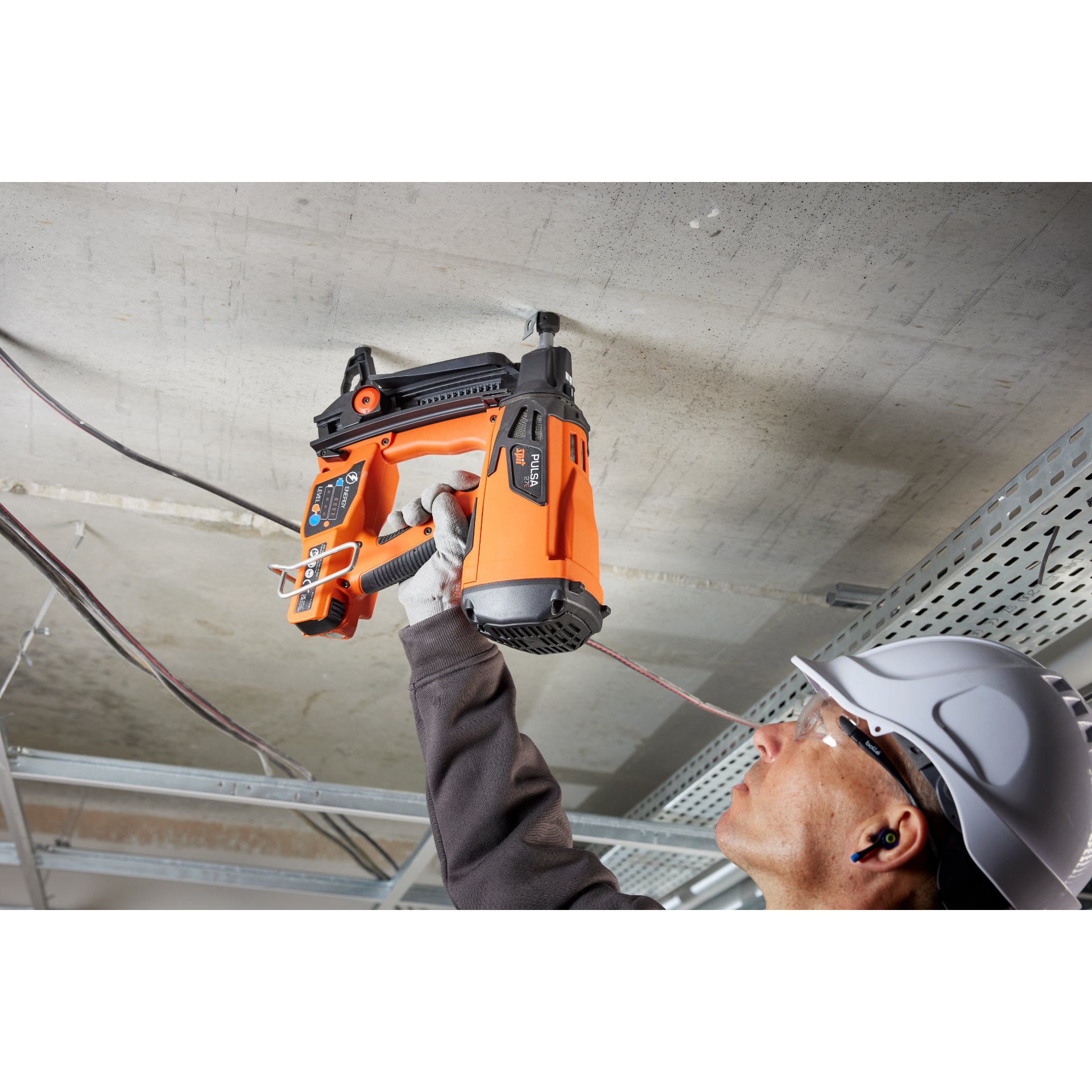 Person, Arbeiter, Elektrische Bohrmaschine, Werkzeug, Schutzhelm