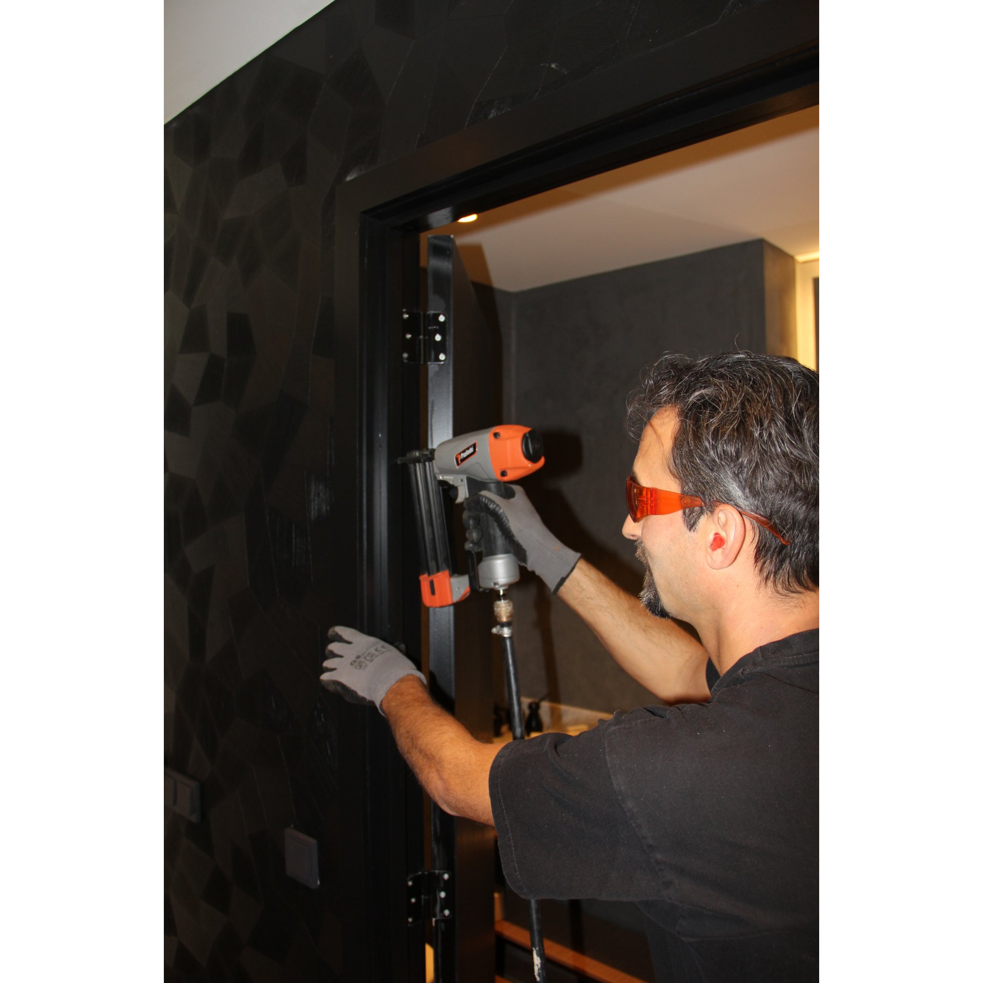 Drinnen, Innenarchitektur, Elektrische Bohrmaschine, Werkzeug, Handschuh